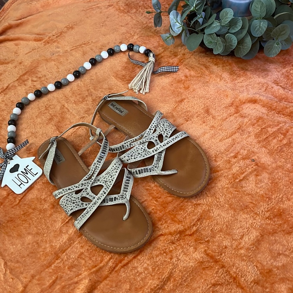 Not rated sandals
